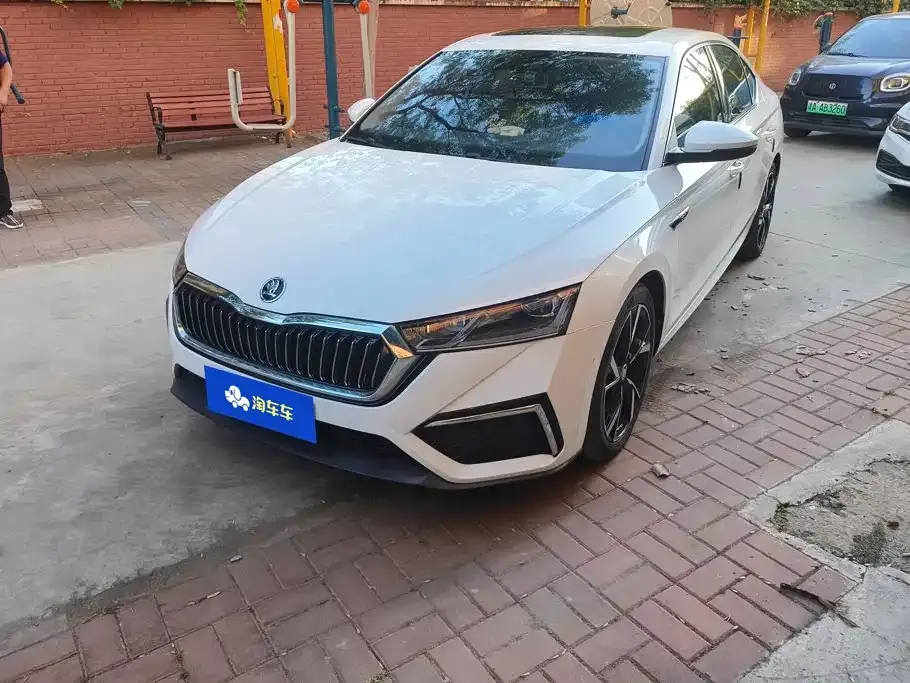 Skoda Octavia — фото 1