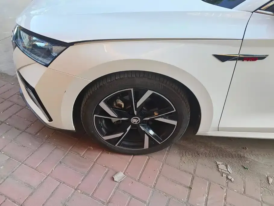 Skoda Octavia — фото 2