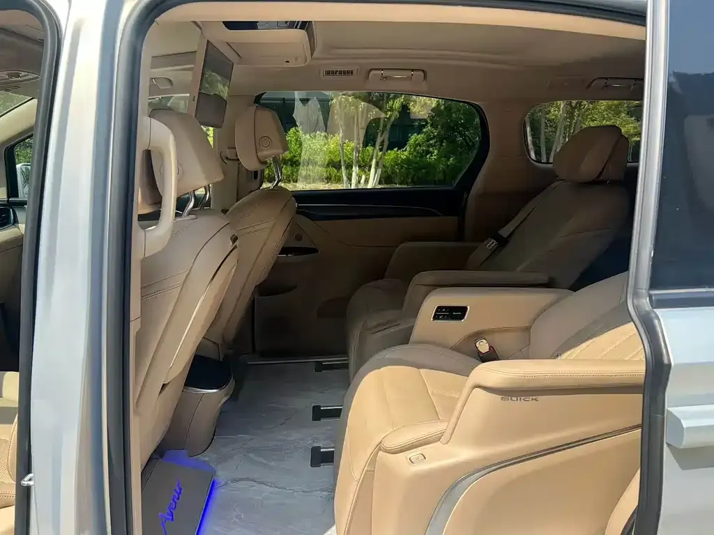 Buick GL8 Hybrid — фото 3