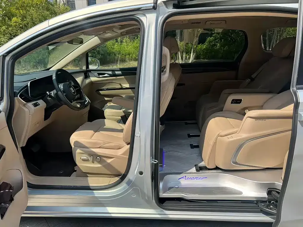 Buick GL8 Hybrid — фото 2