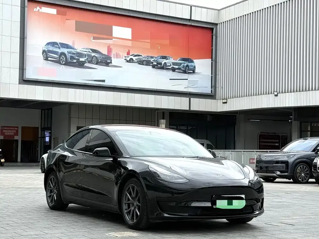 Tesla Model 3 — фото 4