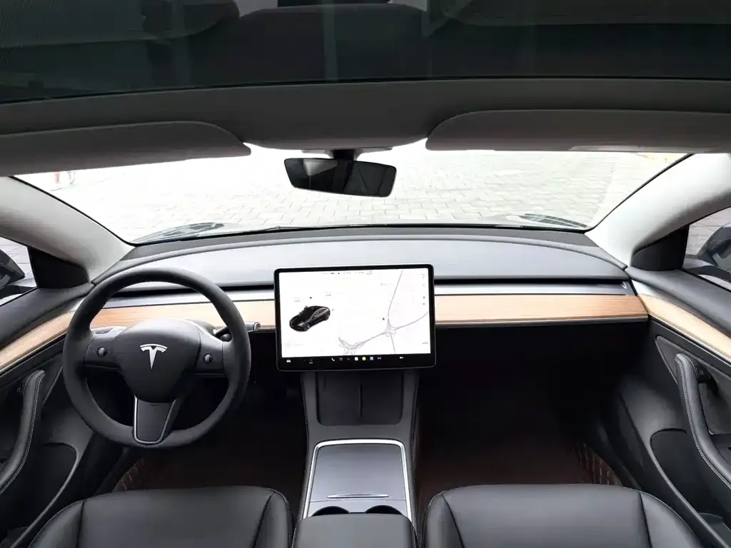 Tesla Model 3 — фото 3