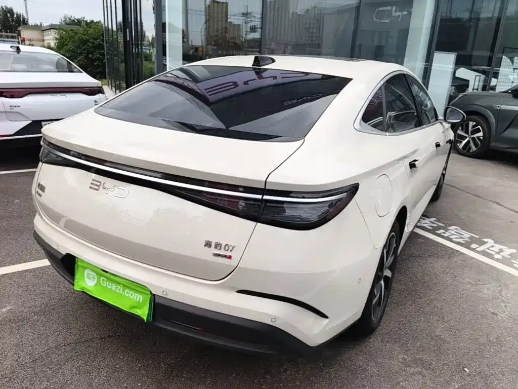 BYD Seal 07 DM-i — фото 10