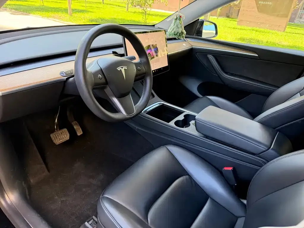 Tesla Model Y — фото 2
