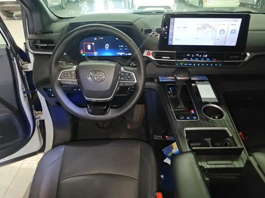 Toyota Sienna — фото 3