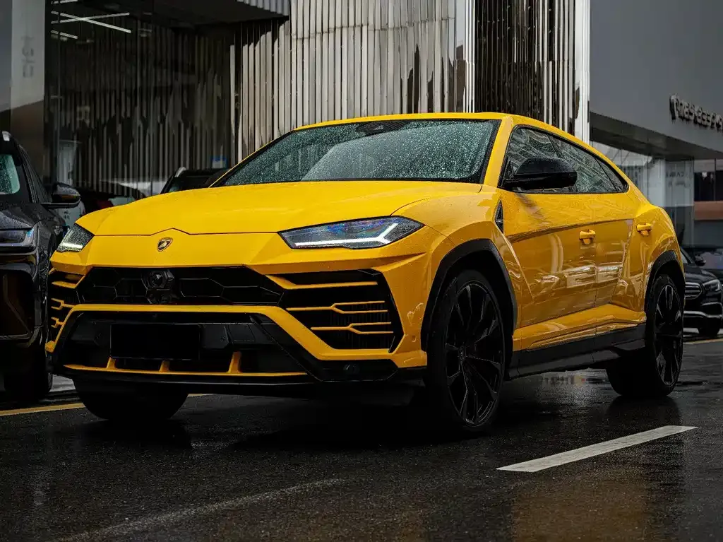 Lamborghini Urus — фото 1