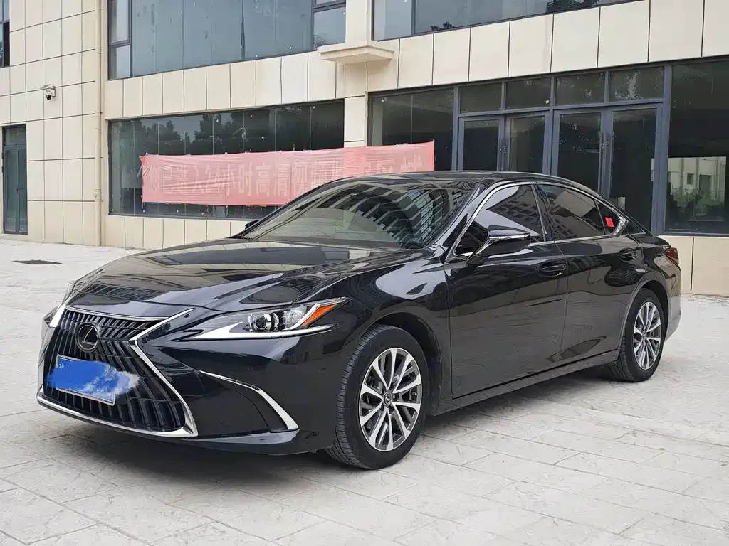 Lexus ES — фото 1