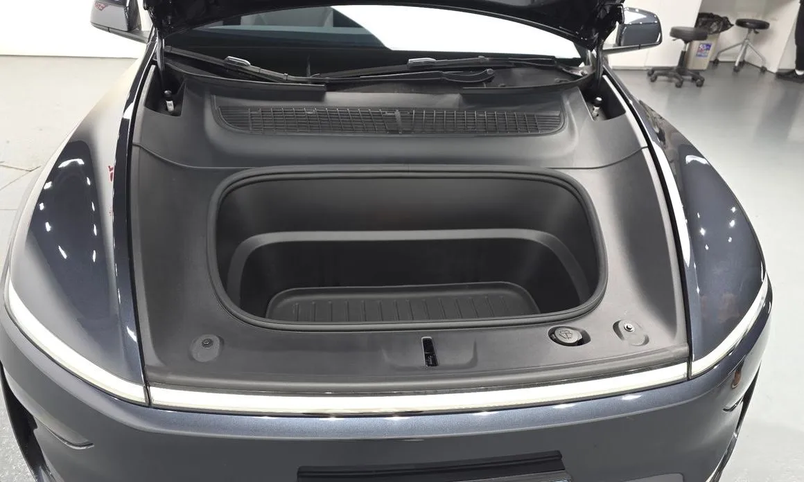 Tesla Model Y — фото 10