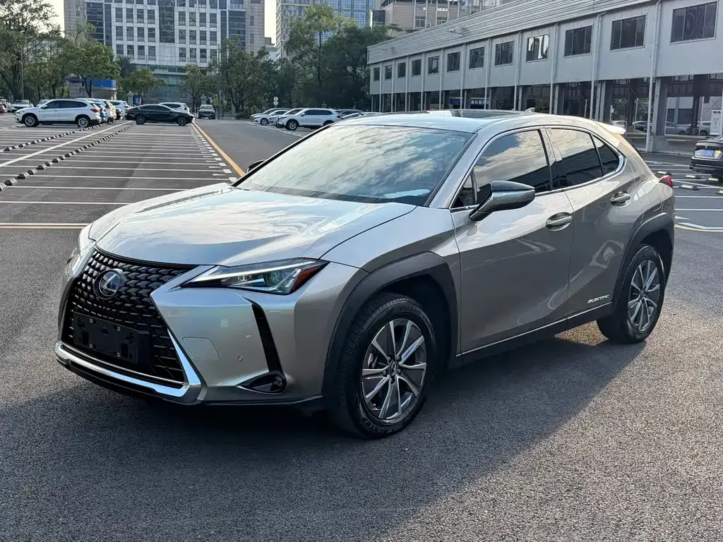 Lexus UX New Energy — фото 1