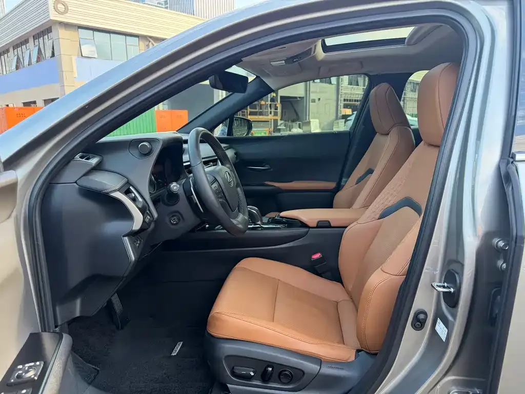 Lexus UX New Energy — фото 2