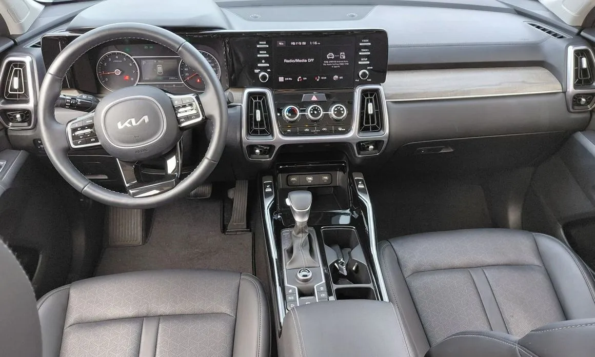 Kia Sorento — фото 7
