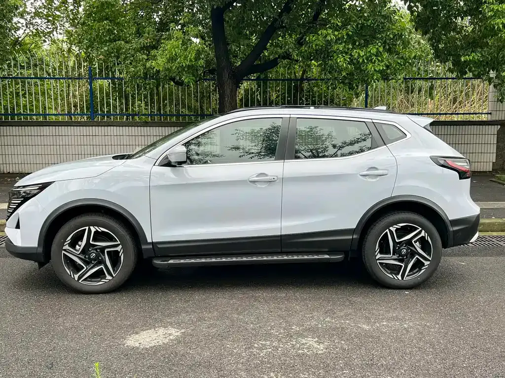 Nissan Qashqai — фото 10