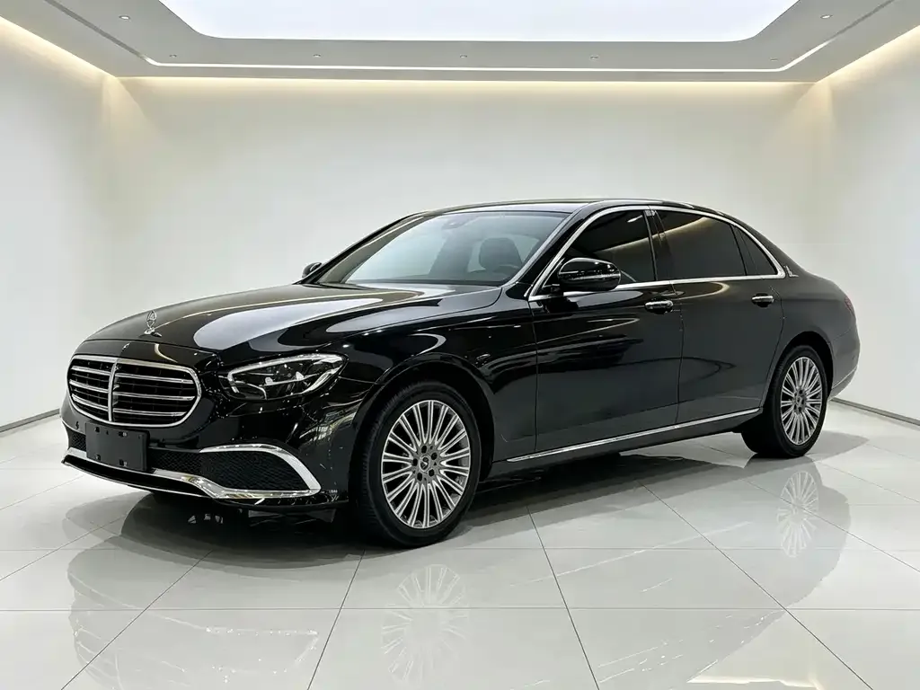 Mercedes-Benz E-Class — фото 1
