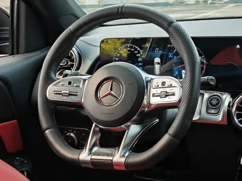 Mercedes-Benz GLB AMG — фото 10