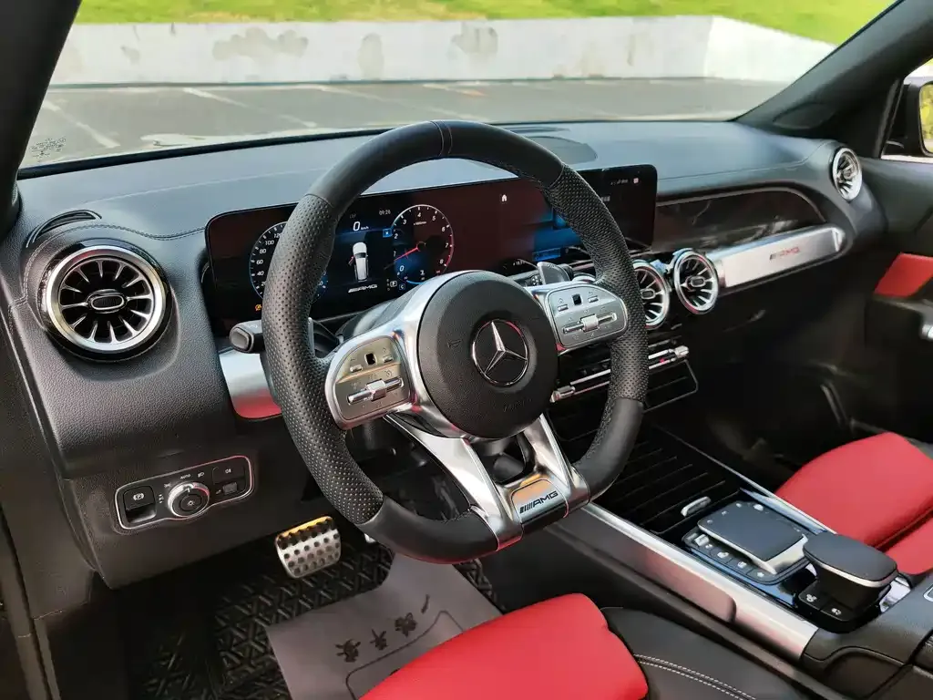 Mercedes-Benz GLB AMG — фото 4