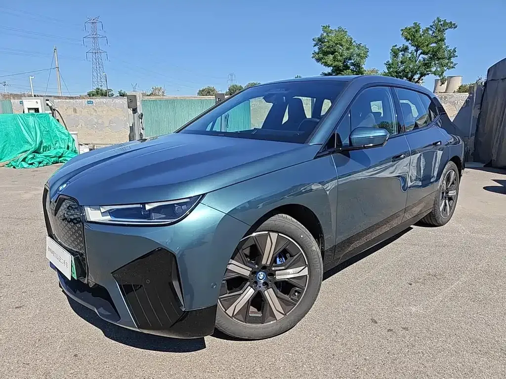 BMW iX — фото 1