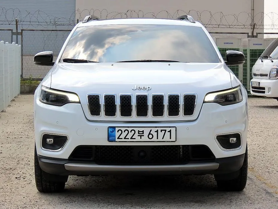 Jeep Cherokee — фото 1