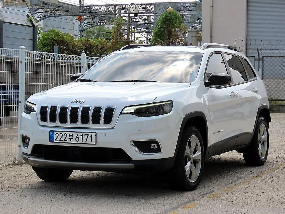 Jeep Cherokee — фото 7