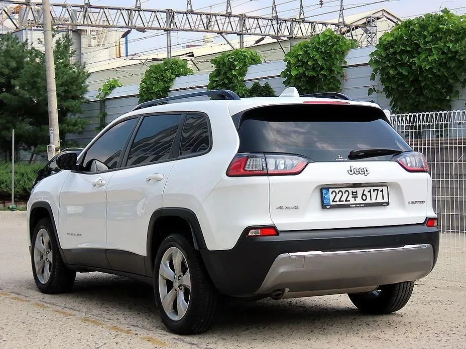 Jeep Cherokee — фото 4
