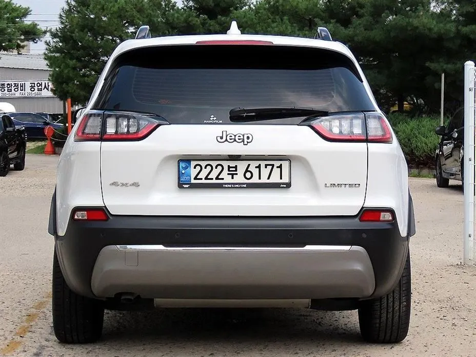 Jeep Cherokee — фото 10