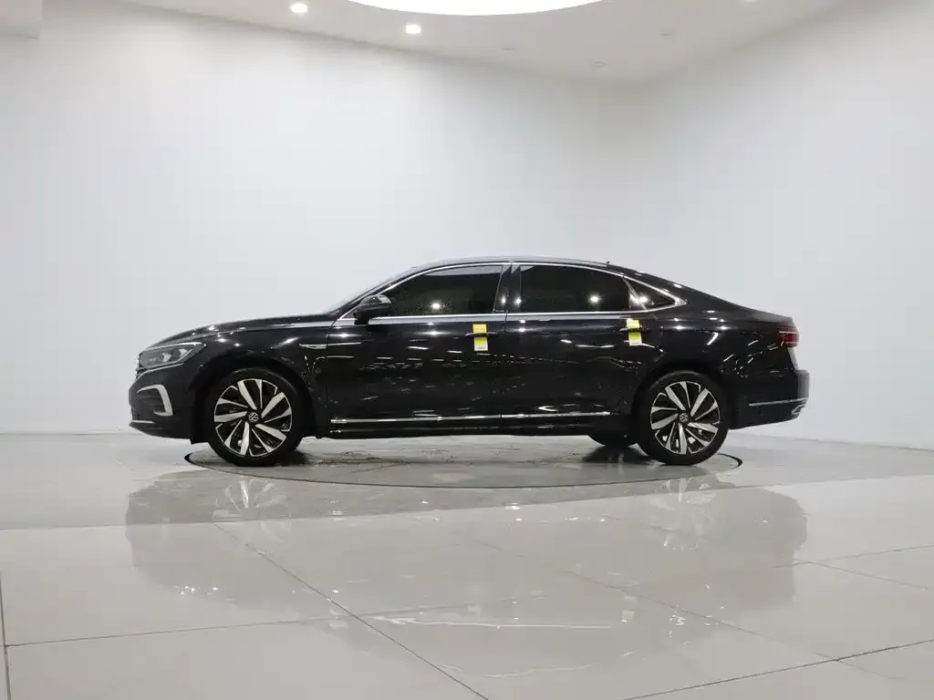 Volkswagen Passat — фото 10