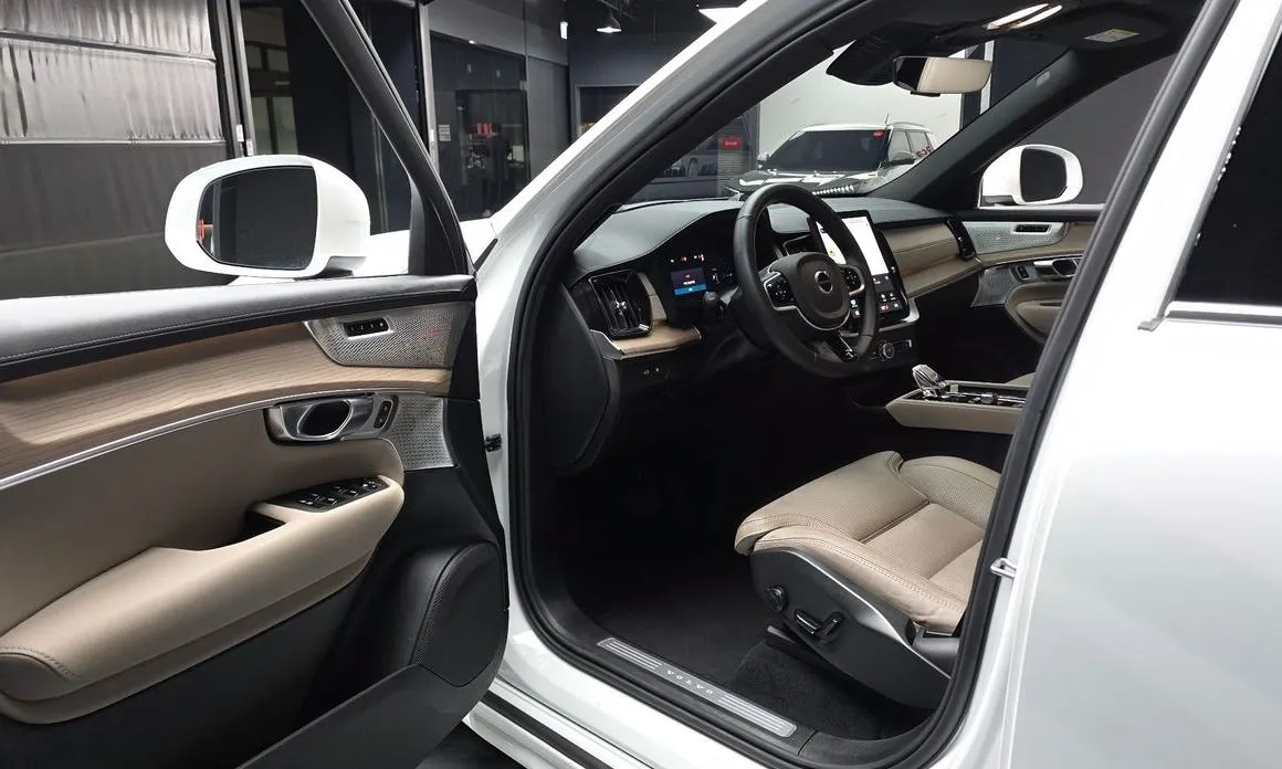 Volvo XC90 — фото 2