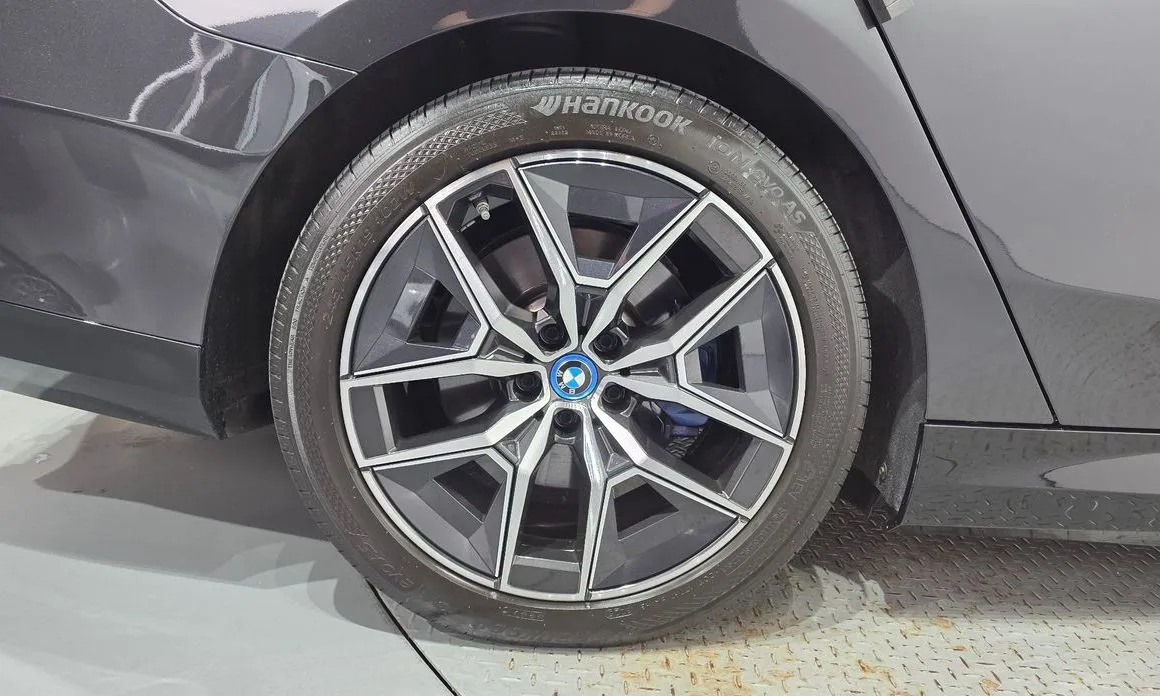 BMW i5 — фото 7