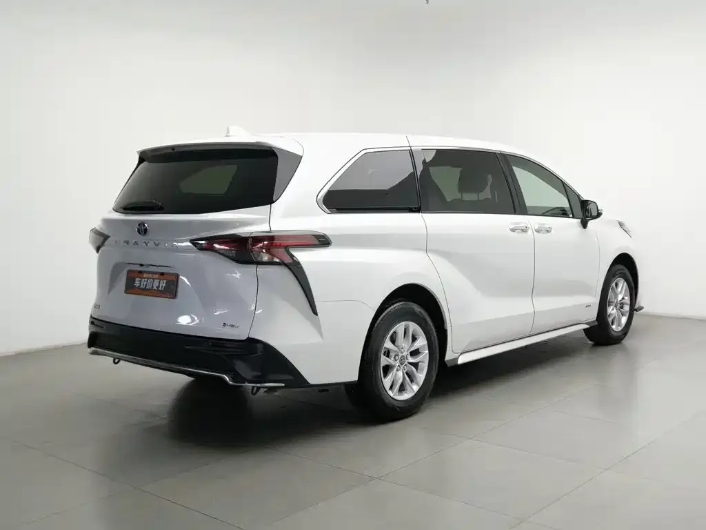 Toyota Granvia — фото 9
