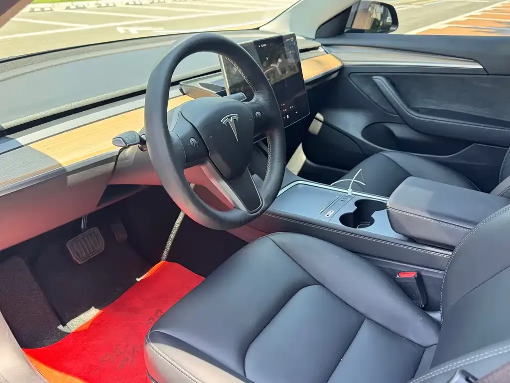 Tesla Model 3 — фото 3