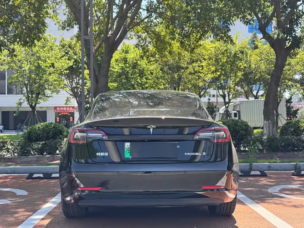 Tesla Model 3 — фото 8