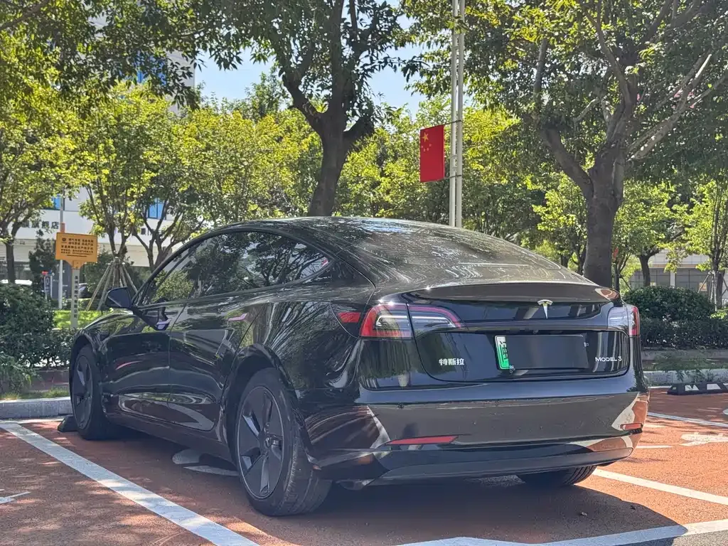Tesla Model 3 — фото 10