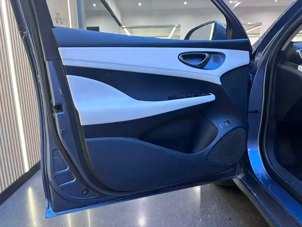 BYD Seal 05 DM-i — фото 10