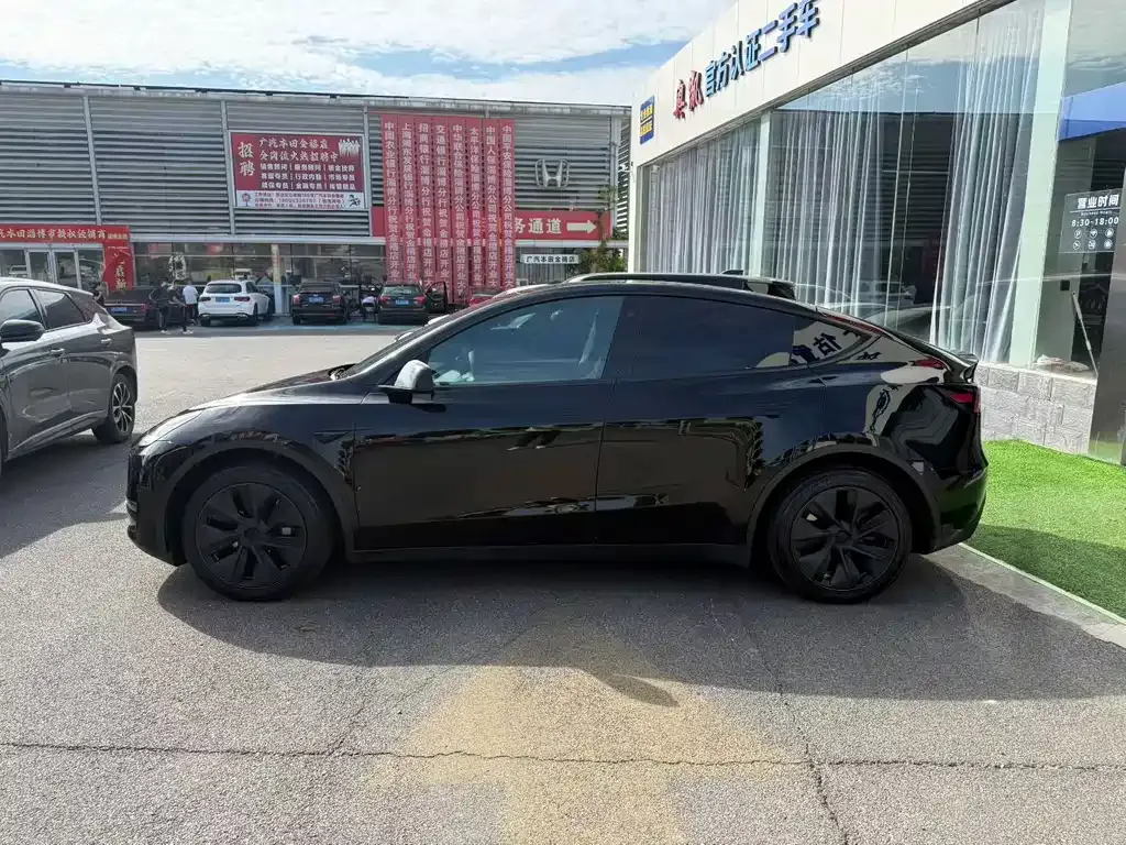 Tesla Model Y — фото 5