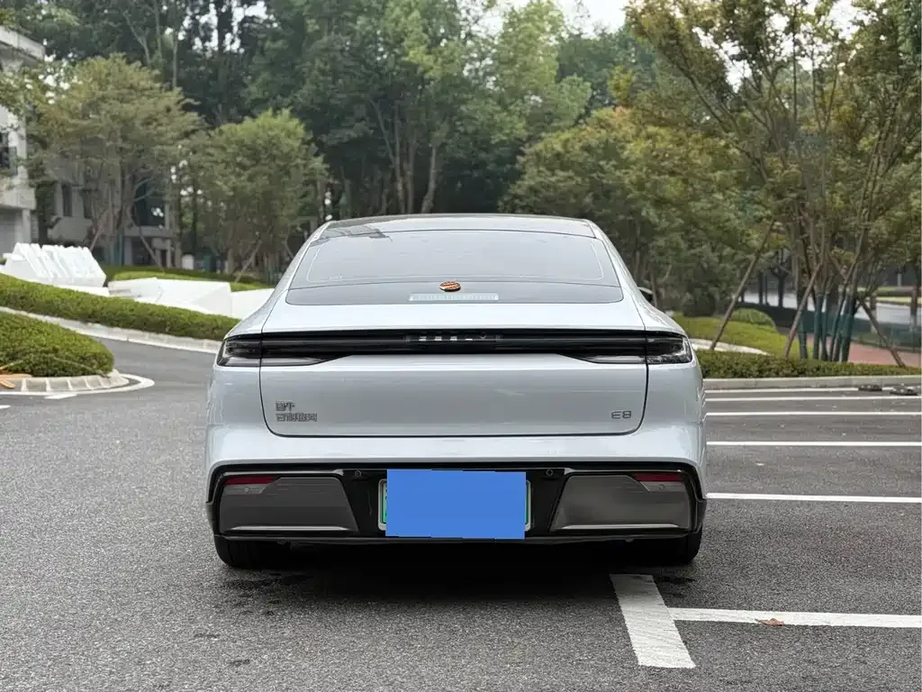 Geely Galaxy E8 — фото 10