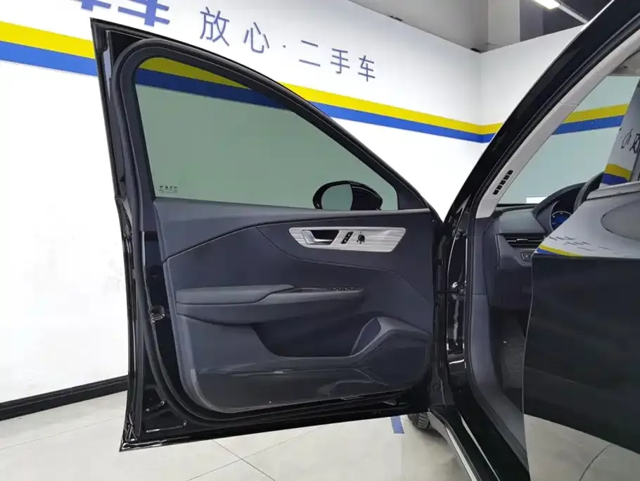 Hongqi E-QM5 — фото 8