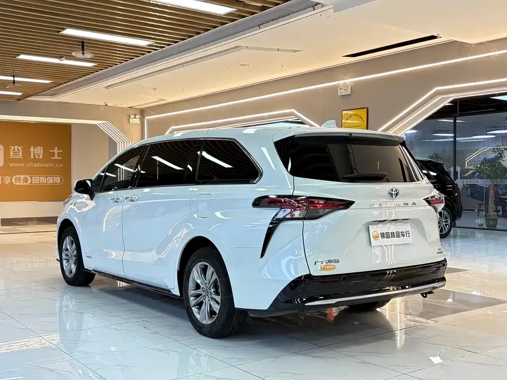 Toyota Sienna — фото 2