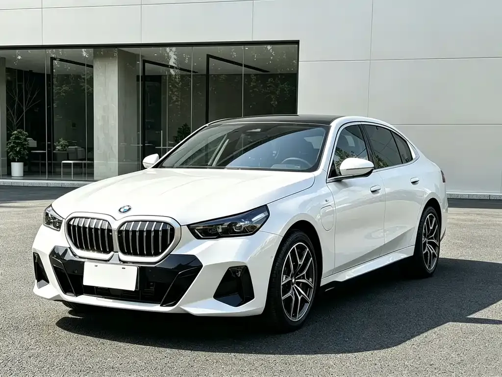 BMW i5 — фото 1
