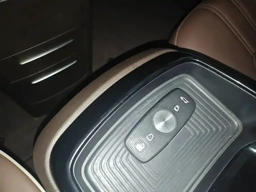 Roewe iMAX8 — фото 3