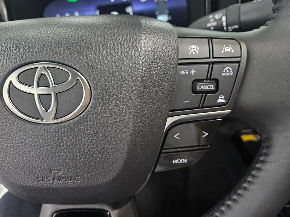 Toyota Camry — фото 7