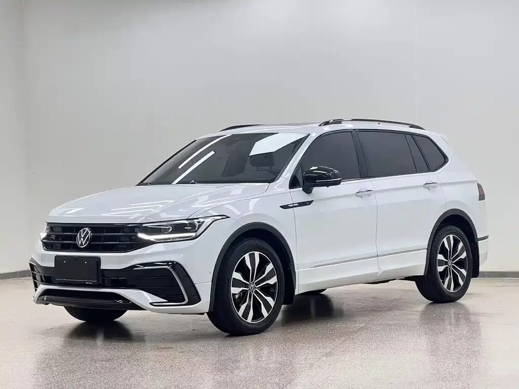 Volkswagen Tiguan L — фото 1