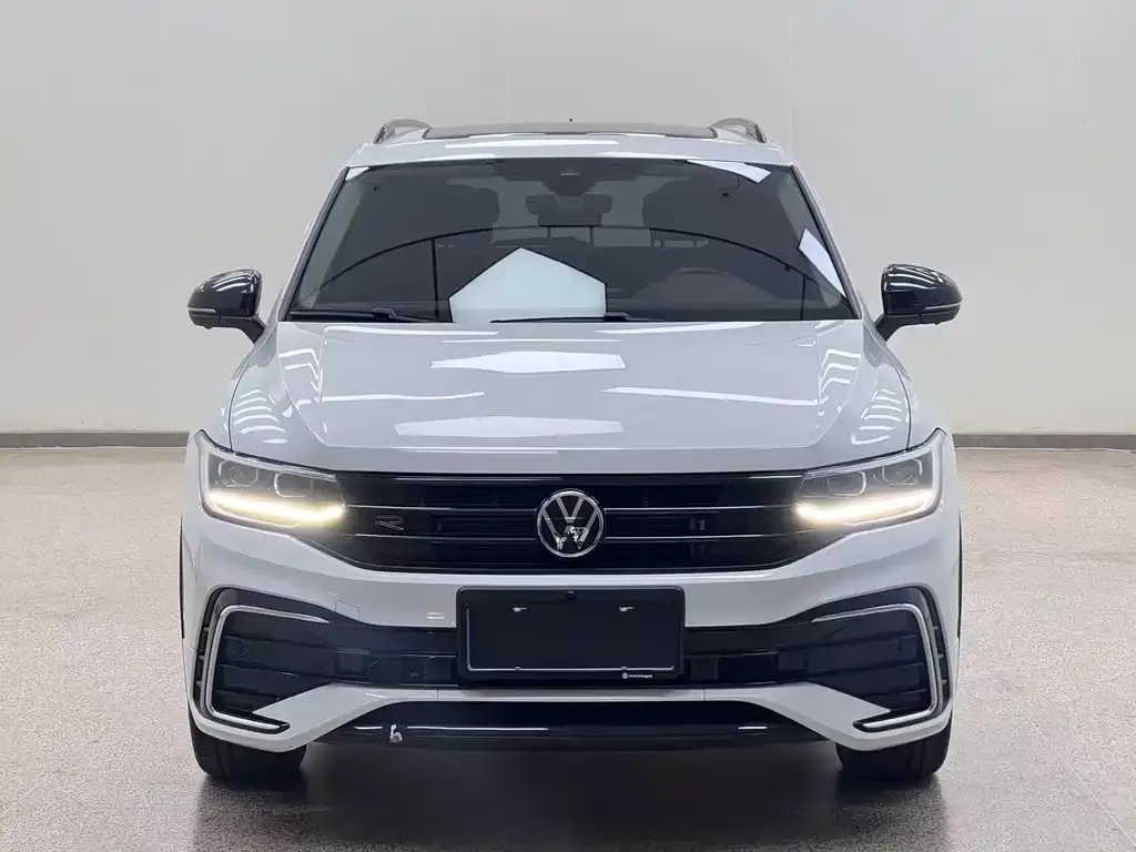 Volkswagen Tiguan L — фото 3