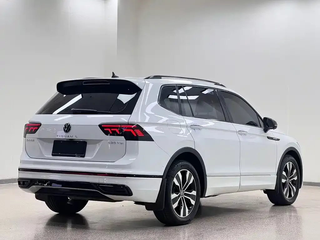 Volkswagen Tiguan L — фото 4