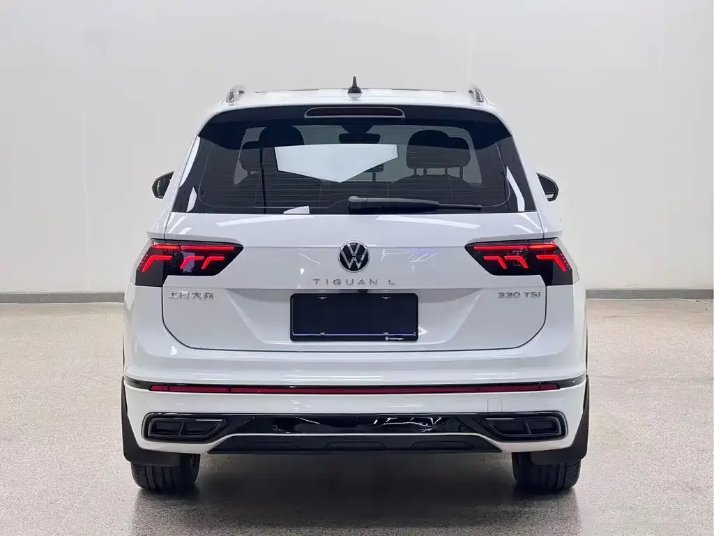 Volkswagen Tiguan L — фото 10