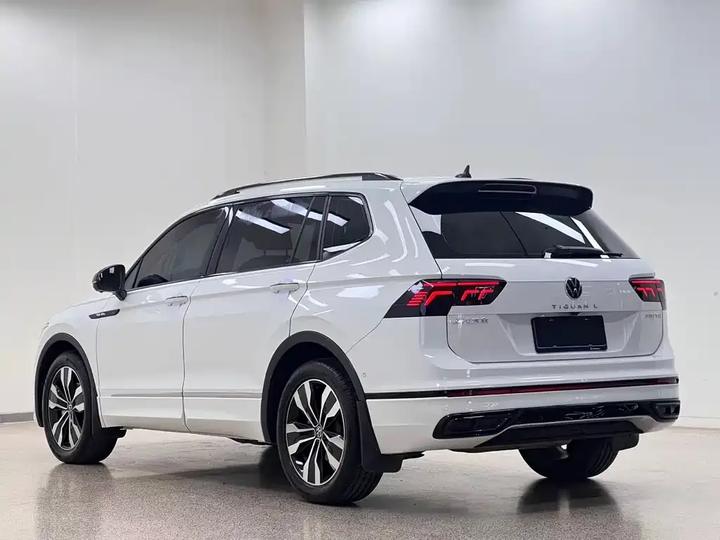Volkswagen Tiguan L — фото 9