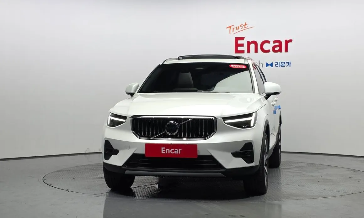 Volvo XC40 — фото 4