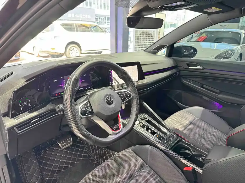 Volkswagen Golf GTI — фото 10
