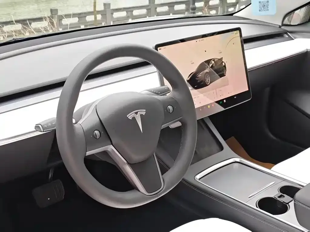 Tesla Model 3 — фото 5