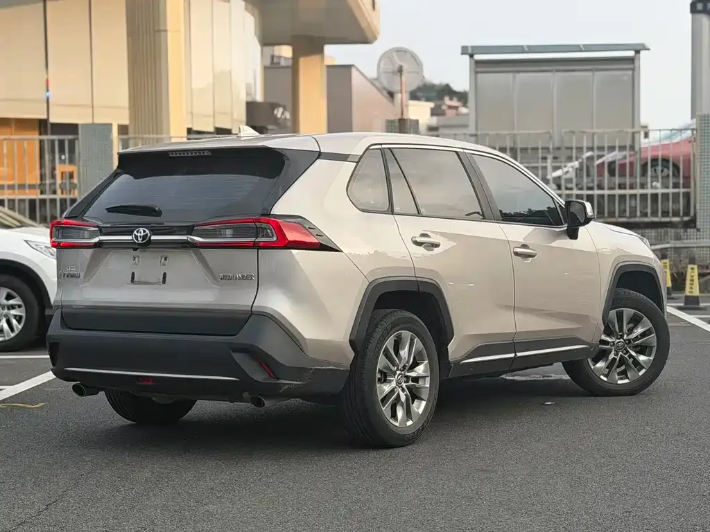 Toyota Wildlander — фото 2