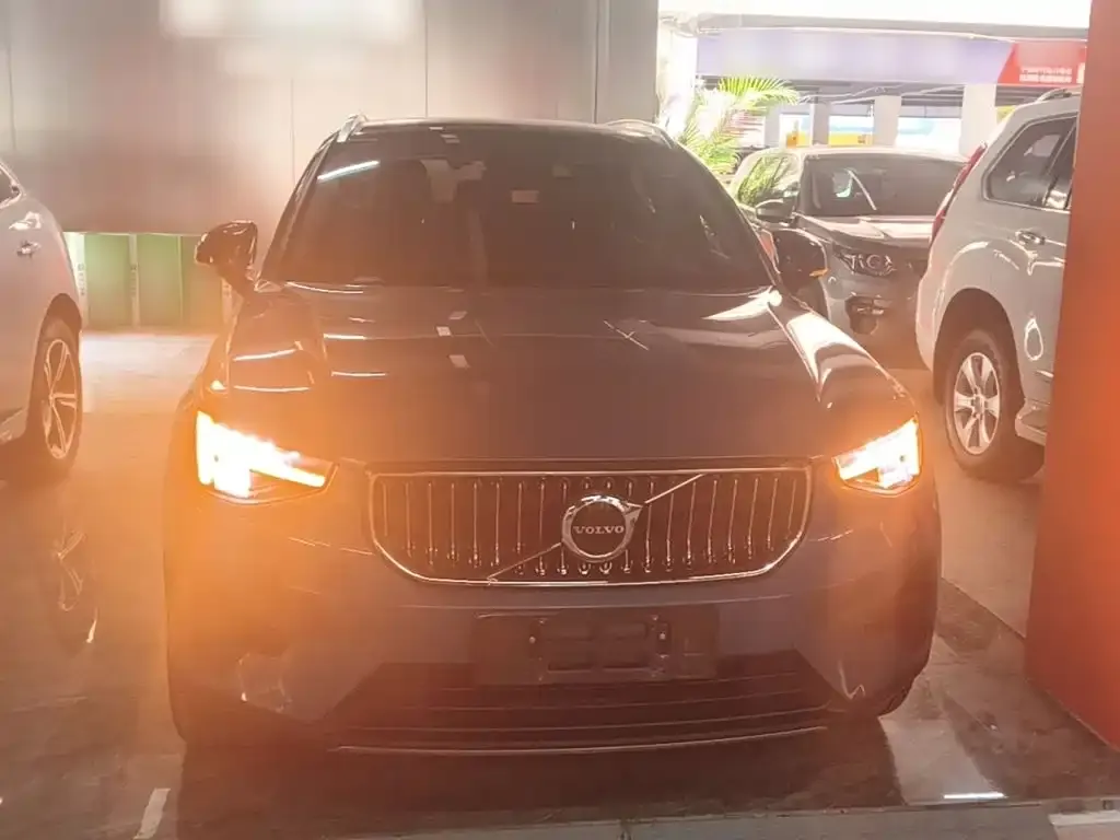 Volvo XC40 — фото 4