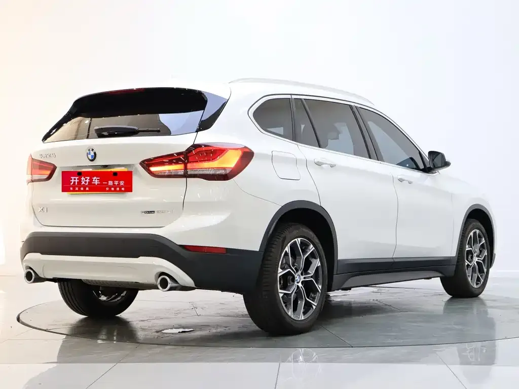 BMW X1 — фото 5